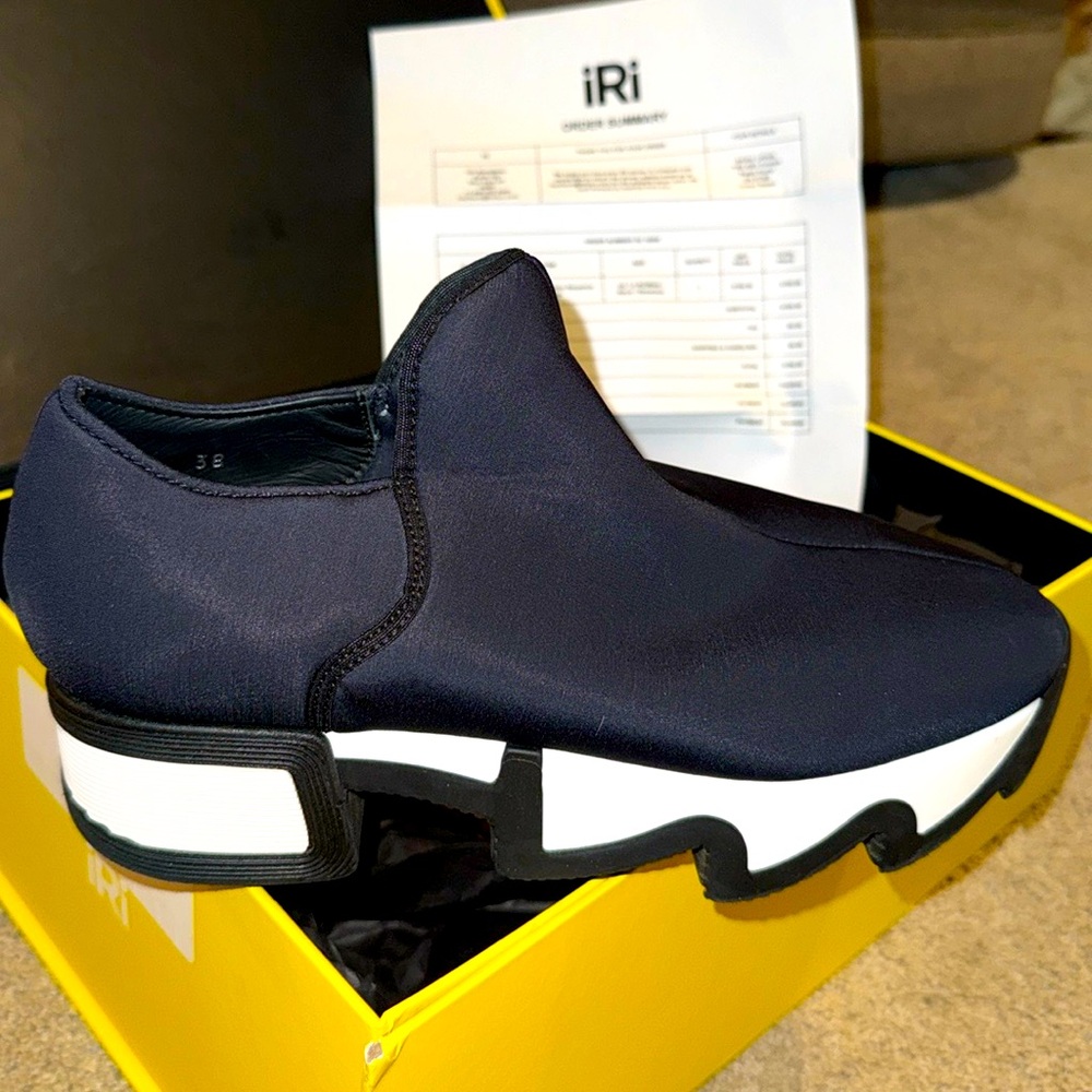 NIB iRi Unisex Neoprene Sneakers 
Size 8